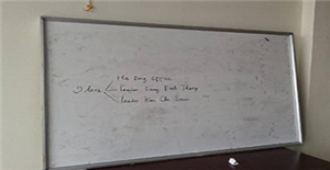 Mách bạn 3 cách làm sạch bảng từ trắng với nguyên liệu quen thuộc. Mách bạn 3 cách làm sạch bảng từ trắng với nguyên liệu quen thuộc.